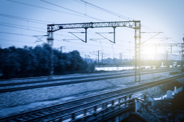 Modernizarea rețelelor electrice în infrastructura rutieră și feroviară
