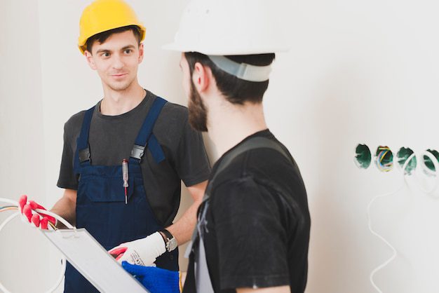 Sfaturi pentru întreținerea instalațiilor electrice din apartamente noi